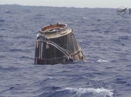 Private spacecraft landed in the sea, completing the historic mission