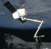 Private spaceship still arrives at ISS despite trouble