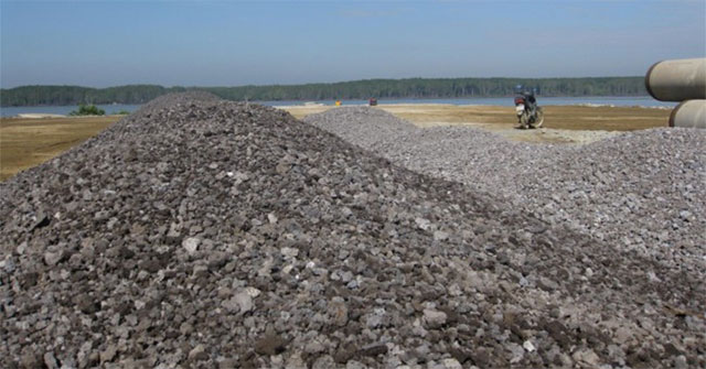 Producing artificial sand from waste iron from a cast iron factory