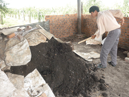 Producing microbial fertilizer from peat with low price