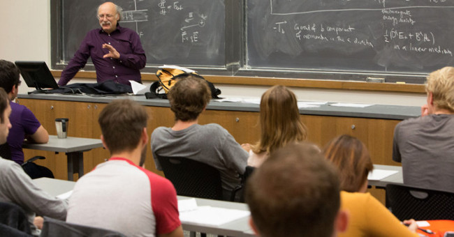 Professor Anh calmly went to teach after winning the Nobel Prize in Physics