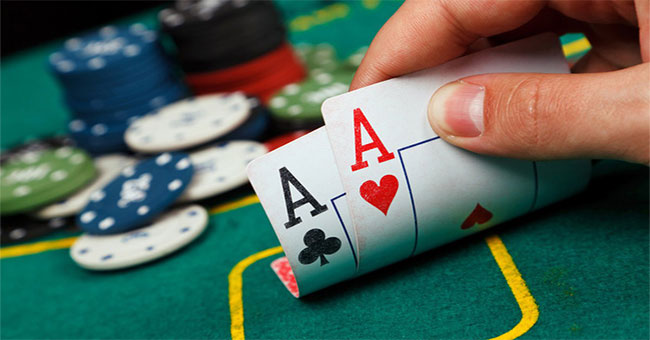 Professor of psychology deciphers the way gambling distorts the truth and causes your brain to trap