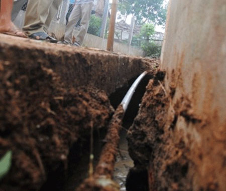 Quang Ngai: Confused because of soil cracking