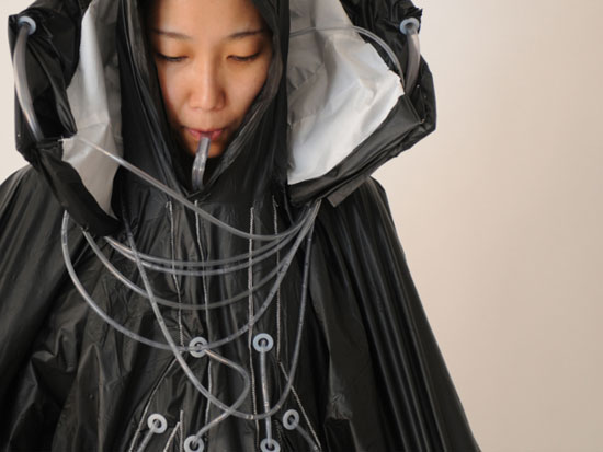 Raincoats turn rain water into drinking water