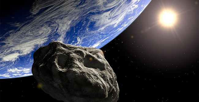 Rare footage: A piece of meteorite hits the ground, illuminating a sky