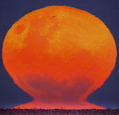 Rare moment: The Moon is easy to recognize like the Sun.