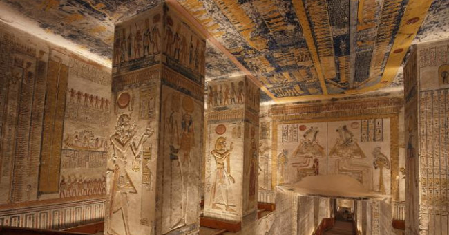Rare photos inside the Pharaoh's tomb in Egypt