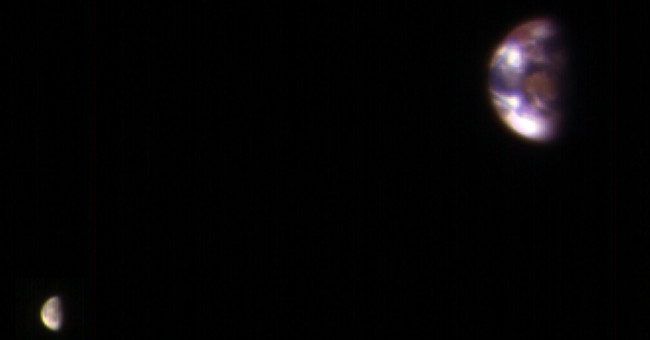 Rare photos of the Earth and Moon taken from Mars
