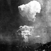 Rare picture of mushroom atomic cloud in Hiroshima