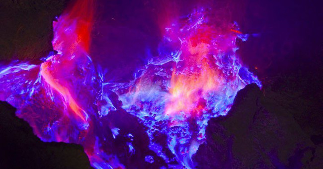 Rare videos of fantasy sulfur fires but extremely dangerous
