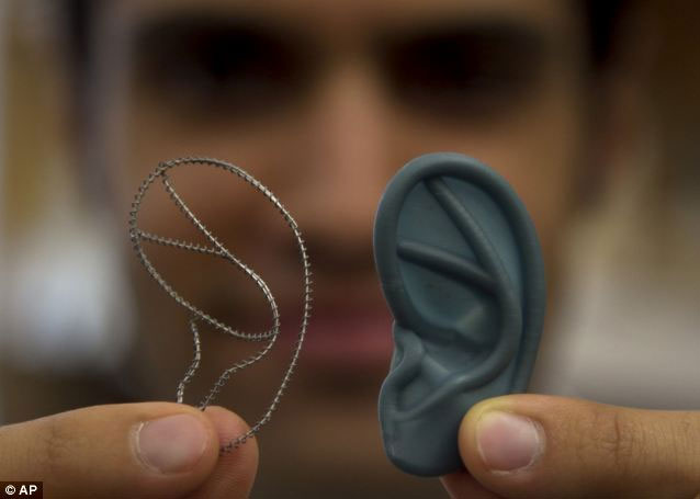 Reconstructing ears from patient cells