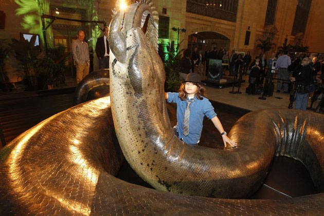 Reconstruction of giant reptiles at New York Museum