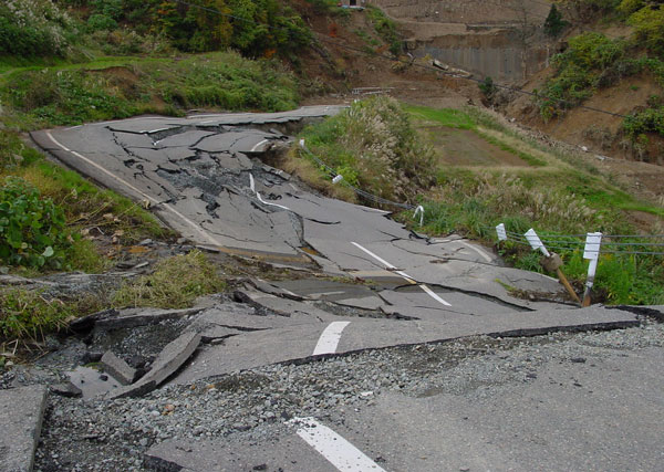 Recreate earthquakes in laboratories