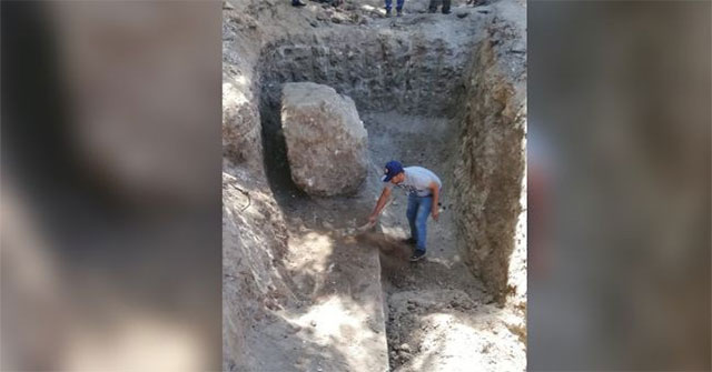 Repair sewer, dig ... whole mysterious temple 2,200 years old