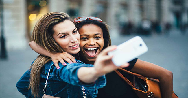 Research affirms: The more pictures taken by women, the more selfie they will be!