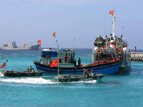 Researching the East Sea by modern technology equipment