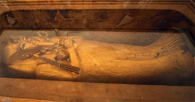 Restoring the coffin of King Tutankhamun for the first time in nearly 100 years