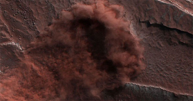 Reveal a very rare image of a giant snowfall in the Arctic of Mars