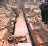 Revealing huge waterways under Thang Long Citadel