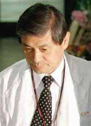 Revoke Hwang Woo-suk's research license