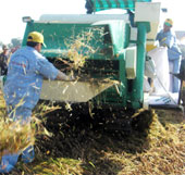 Rice harvester won a 100 million VND patent