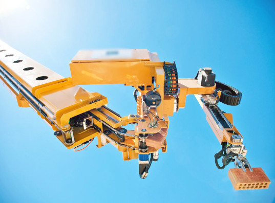 Robot builds a house in 2 days