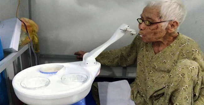 'Robot for patients to eat' won the first prize in science research students