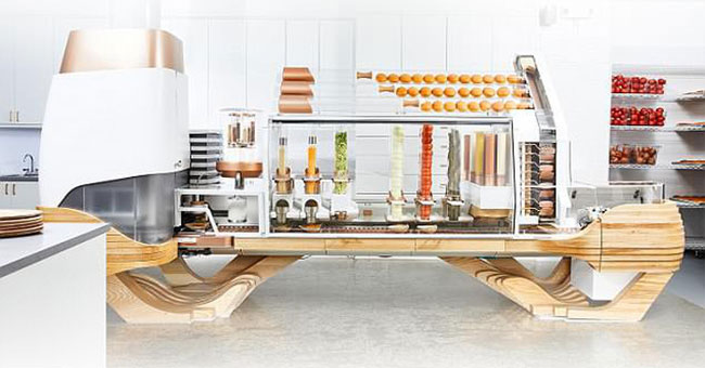 Robot makes a burger for 5 minutes, does not need people