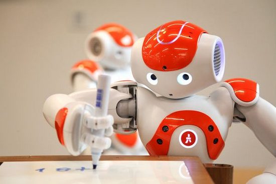 Robot practice writing letters with children