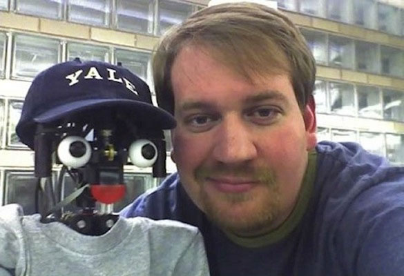 Robot recognizes himself in the mirror