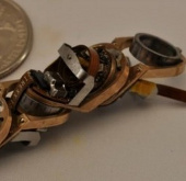Robot-shaped chain can change shape itself