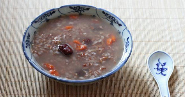 Rules of eating 'three should, two should not' help the stomach be healthy
