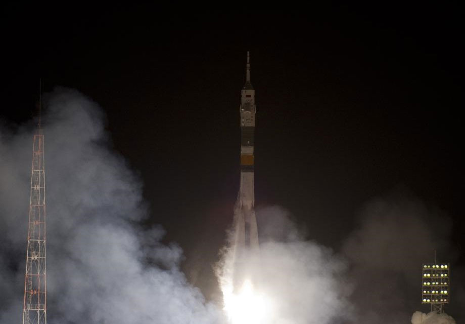 Russia brought 3 Russian, American and Dutch astronauts to ISS
