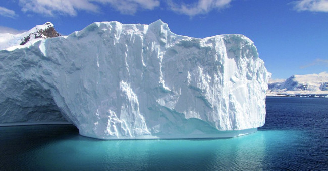 Russia moves huge ice sheets, larger than icebergs that sink Titanic