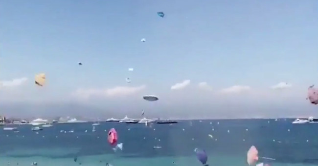 Sandstorm swept away flying objects on the French beach