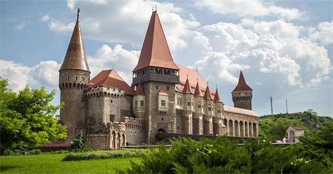 Scanning radar through the land of the castle once detained