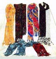 Scarves change color according to clothing