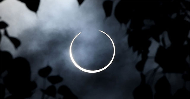 Scene of the eclipse of the fire circle going through Asia