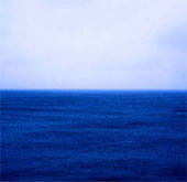 See the boundary between the sea and the horizon