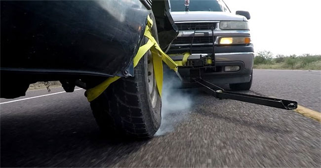 See the foreign police catch the car abscond with a special net
