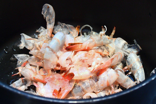 Shampoo from shrimp shells decomposed