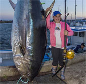 She caught the giant tuna weighing 280kg