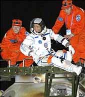 Shenzhou 6 returns to earth safely