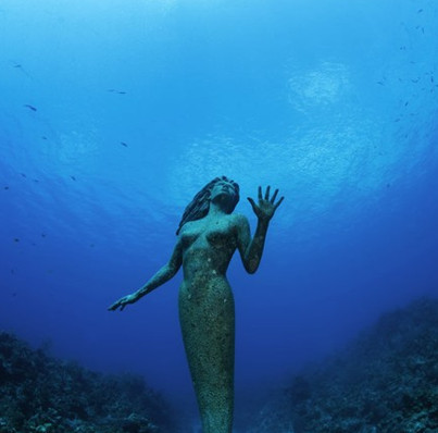 Shivering before strange statues in the heart of the ocean