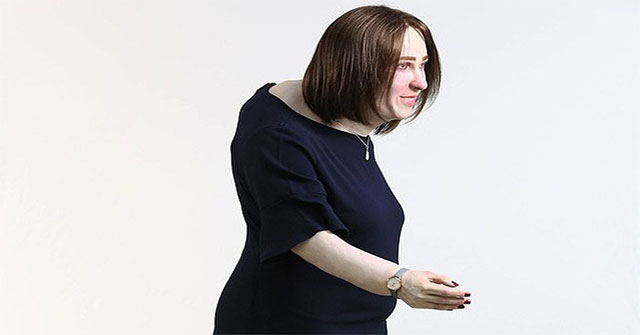 Shocked with the doll simulating office workers after 20 years
