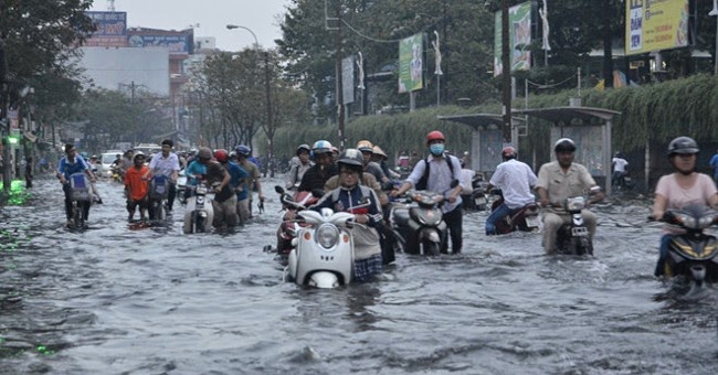 Should a flooded motorbike change oil?