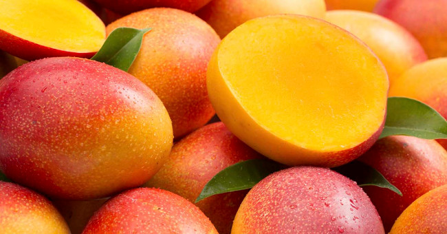 Should you eat ripe mango or green mango?