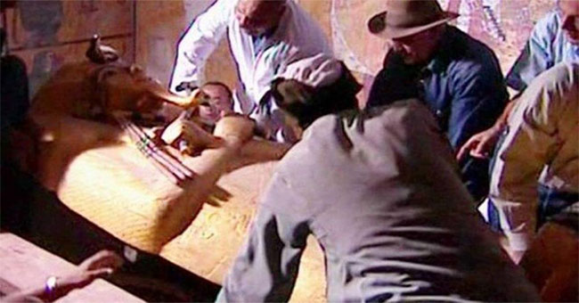 Six mysterious archaeologists died after opening the ancient Egyptian coffin