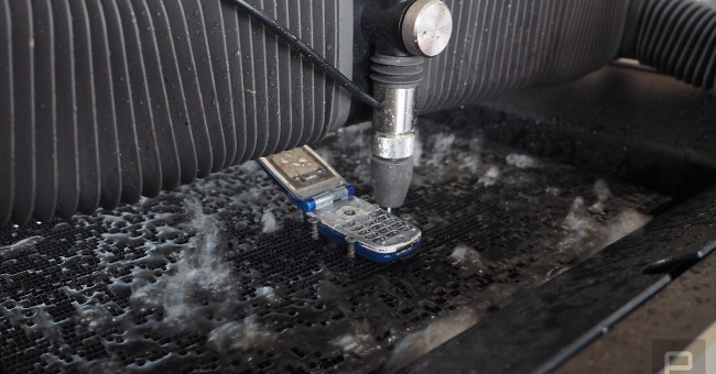 Small jets of water spray can cut off steel