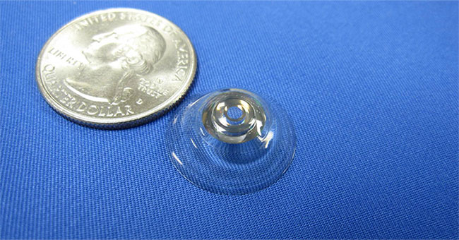 Smart contact lenses enlarge the vision with the blink of an eye